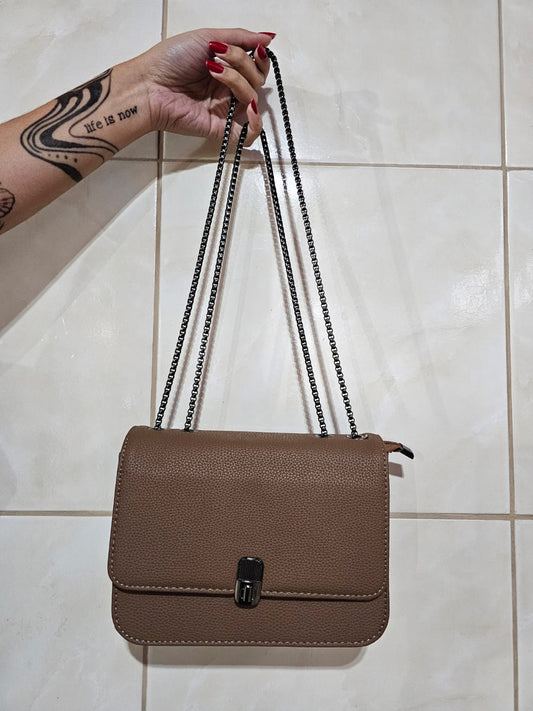 Bolsa com alça de corrente